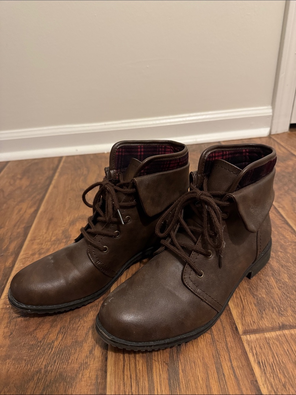 Women’s Cliffs by White Mountain Brown Lace-Up Ankle Boots